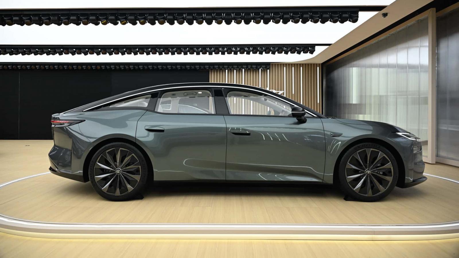 Το bZ7 είναι η ηλεκτρική ναυαρχίδα της Toyota!